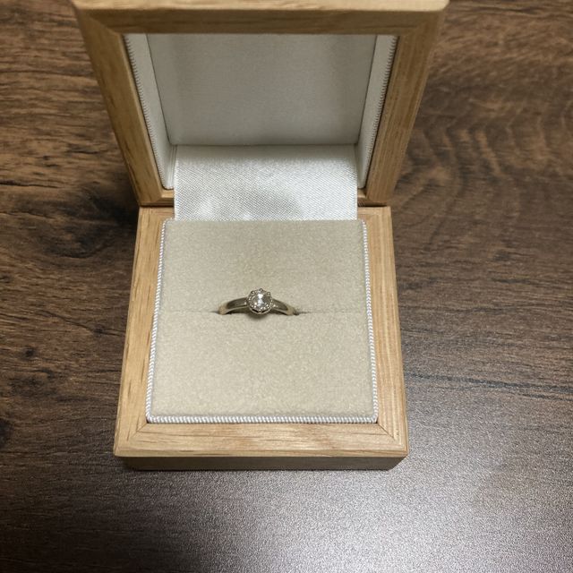 【メデルジュエリー(Mederu jewelry)の口コミ】 ザ・婚約指輪というものより、シンプルで常につけられる婚約指輪を探して…