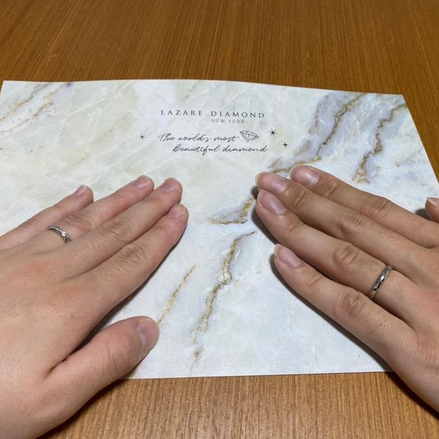 【ラザール ダイヤモンド(LAZARE DIAMOND)の口コミ】 彼女側の意向に沿う形で決定した。デザインはシンプルでド派手ではないが…