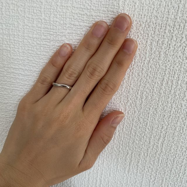 【アイプリモ(I-PRIMO)の口コミ】 少しねじれているようなデザインが面白く、一目惚れしました。ねじれてい…