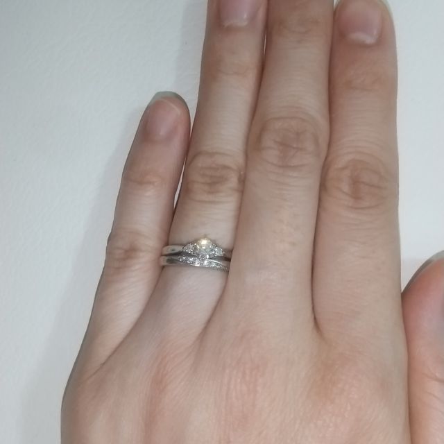 【銀座ダイヤモンドシライシの口コミ】 
婚約指輪はダイヤモンドの大きさや配置など、バランスがちょうどよかった…