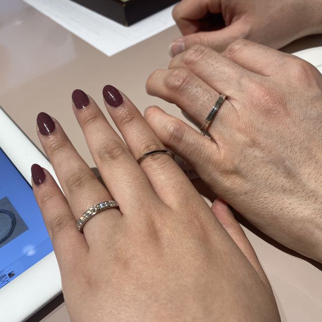 【TRECENTI(トレセンテ)の口コミ】 双子ダイヤが中心に入っているゴージャスなハーフエタニティを試着させて…