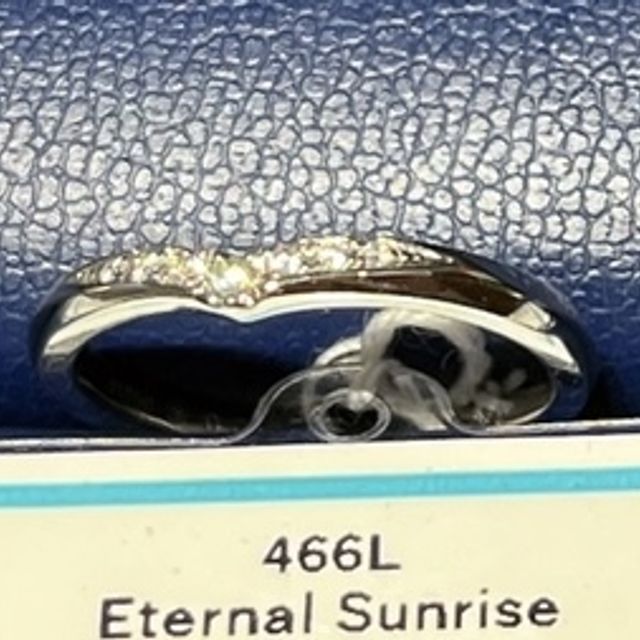 【銀座ダイヤモンドシライシの口コミ】 普段使いしやすいデザイン、着け心地がとても良かったです。V字のデザイン…