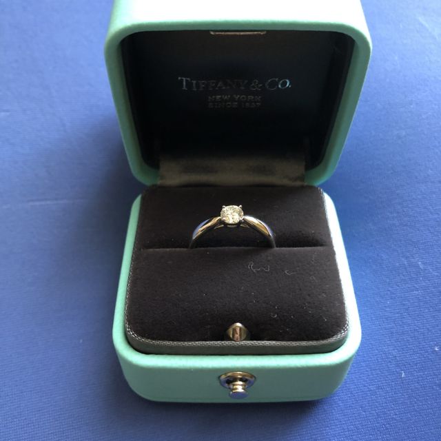 【ティファニー(Tiffany & Co.)の口コミ】 普段使いしやすく、シンプルなデザインがお気に入りです。
リングもダイヤ…
