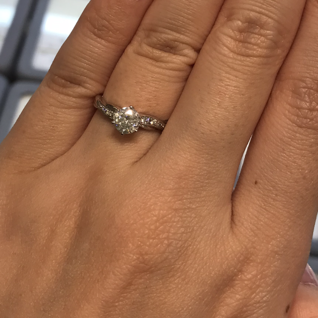 【WATANABE / 卸商社直営　渡辺の口コミ】 いかにも婚約指輪です！という感じから少し離れたものを探している方には…