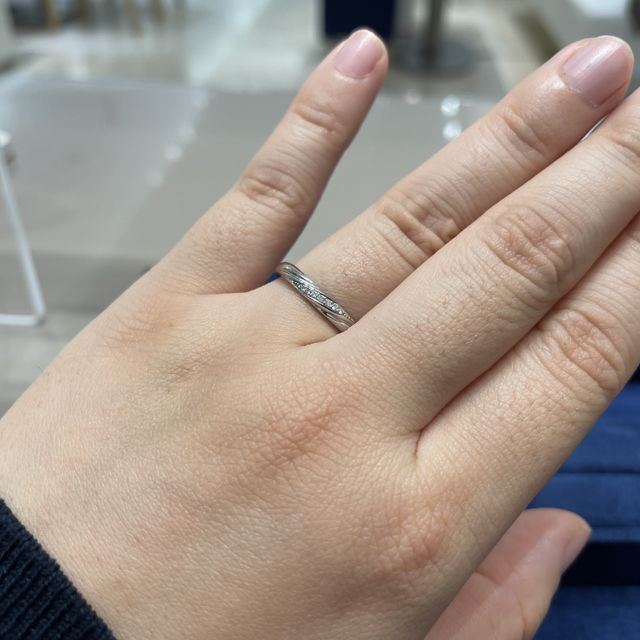 【4℃ BRIDAL(ヨンドシーブライダル)の口コミ】 シンプルでかわいいデザインのものが多かったです。どこに行ってもつけて…