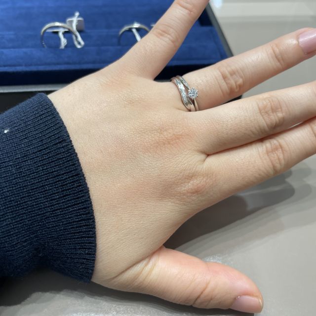 【4℃ BRIDAL(ヨンドシーブライダル)の口コミ】 シンプルでかわいいデザインのものが多かったです。どこに行ってもつけて…