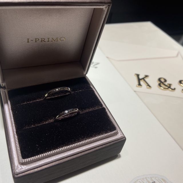 【アイプリモ(I-PRIMO)の口コミ】 シンプルなデザインでウェーブしていて指輪をしていても違和感がない。で…