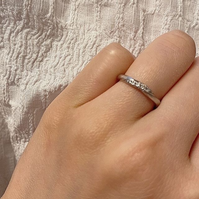 【銀座ダイヤモンドシライシの口コミ】 ダイヤモンドの輝きもとても綺麗で、指輪のデザインが気に入りました。設…