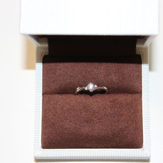 【William-LennyDiamond(ウィリアム・レニー・ダイヤモンド)の口コミ】 あまり婚約指輪！！って強調したデザインじゃない方が良かったので、普段…