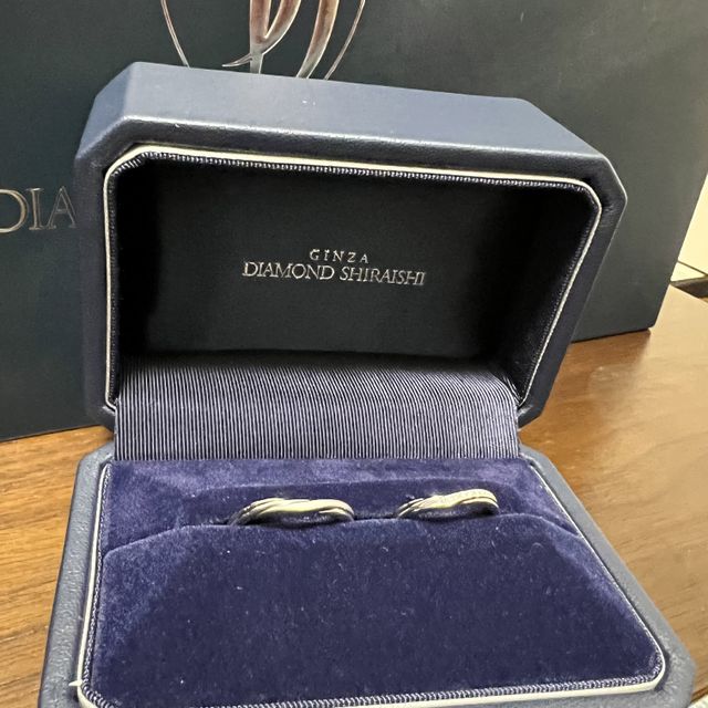 【銀座ダイヤモンドシライシの口コミ】 まず初めに婚約指輪との重ね付けを前提にデザインを考えていました。その…
