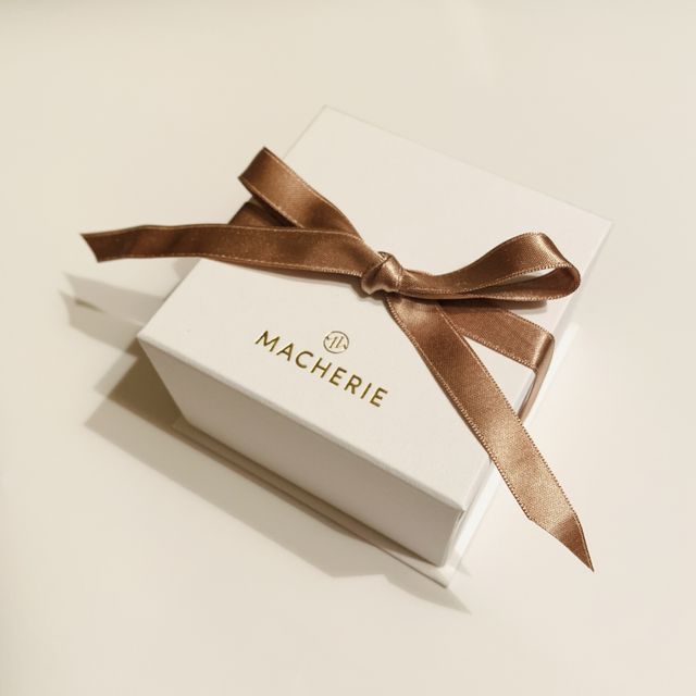 【MACHERIE(マシェリ)の口コミ】 タイムレスプラチナは、プラチナ製よりもずっと指輪が傷つきにくいため。…
