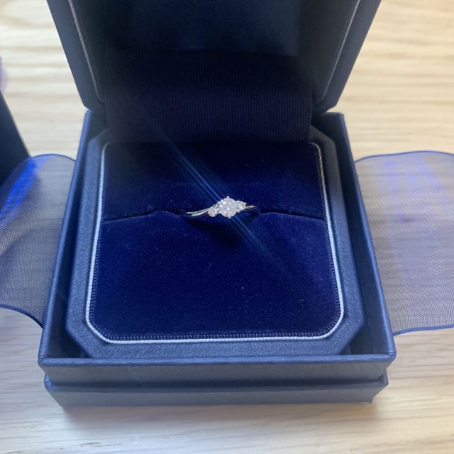 【銀座ダイヤモンドシライシの口コミ】 夫がプロポーズの際にダイヤとプロポーズ用のリングを渡してくれて、婚約…