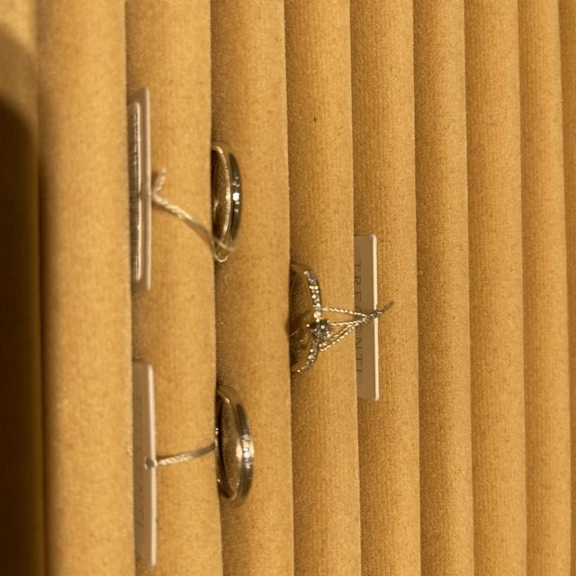 【TRECENTI(トレセンテ)の口コミ】 石が入っていてキラキラしている素材も、他社ブランドと比較して丁寧に埋…