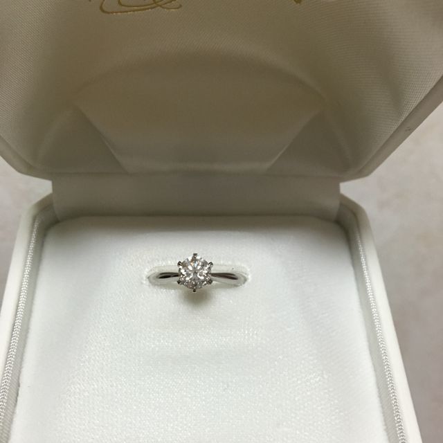 【WATANABE / 卸商社直営　渡辺の口コミ】 理想の一粒ダイヤのエンゲージリングと巡り会いました！ショーケースの中…