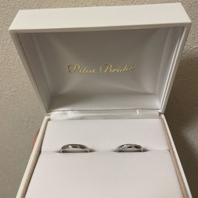 【PILOT BRIDAL(パイロットブライダル)の口コミ】 元々2人ともシンプルなものがよかったのですが、着けてみるとシンプルすぎ…