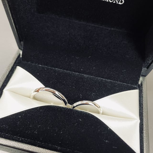 【エクセルコダイヤモンド(EXELCO DIAMOND)の口コミ】 ミル打ちが素敵なデザインです。ペアリングがミル打ちのものだったため、…