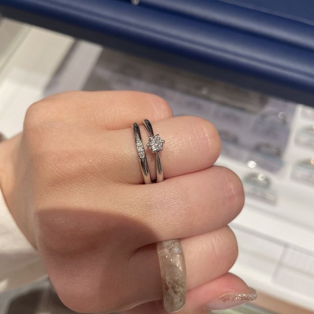 【銀座ダイヤモンドシライシの口コミ】 希望に近いリング、ダイヤを複数見せて下さり、希望に1番近いものを選ぶこ…