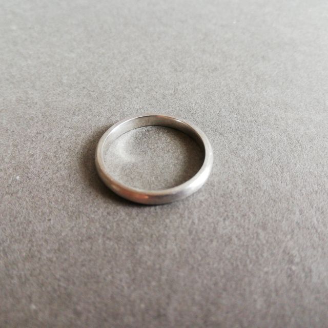 【鎌倉彫金工房の口コミ】 シンプルで毎日着けやすいデザイン。長年使う中で傷がつくことやサイズが…