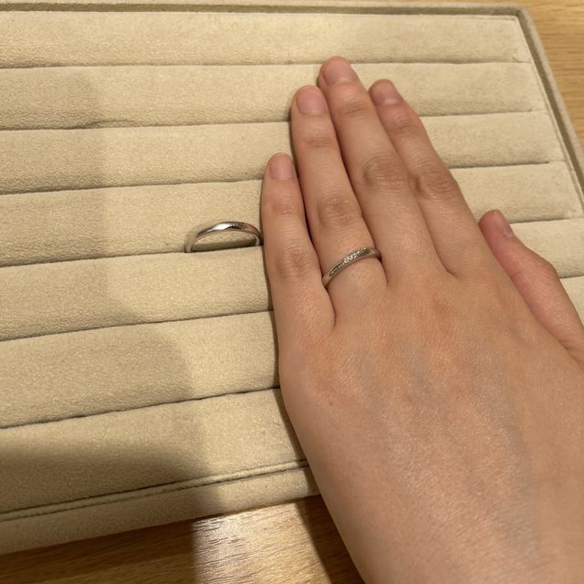 【TRECENTI(トレセンテ)の口コミ】 プラチナの部分が綺麗なのと、
ダイヤが綺麗に輝いていた。
デザインも豊…