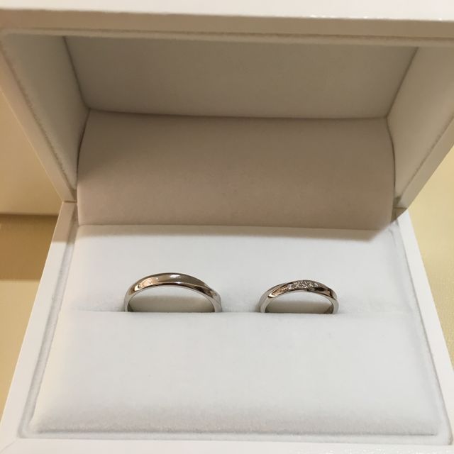 【ギンザタナカブライダル(GINZA TANAKA BRIDAL)の口コミ】 彼がリング自体のウェーブがないもの、私がダイヤがウェーブの中に少し入…