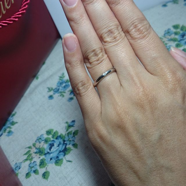 【カルティエ(Cartier)の口コミ】 結婚指輪は、永く常に身に付けていたい、と心に決めていたため、飽きのこ…