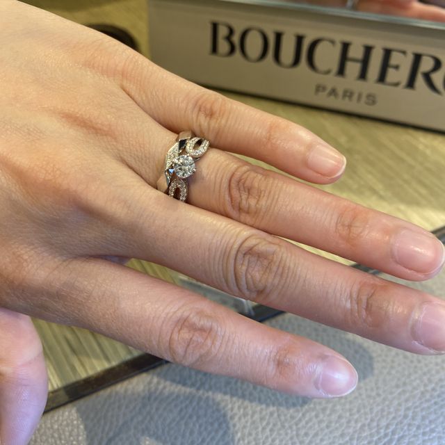 【ブシュロン(BOUCHERON)の口コミ】 一本でとてもおしゃれなリングでした。ダイヤの配置も加え3種類。ただ、サ…