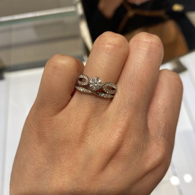 【シャネル(CHANEL)の口コミ】 華奢なデザインのため、ダイヤが付いていてもゴテゴテな感じはなく、つけ…