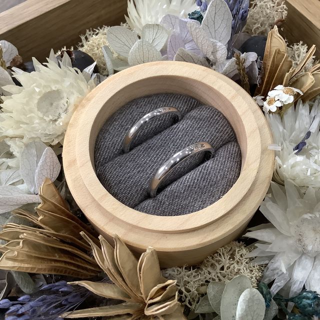 【鎌倉彫金工房の口コミ】 シンプルなデザインで、色はシルバーに決めていました。素材はプラチナか…