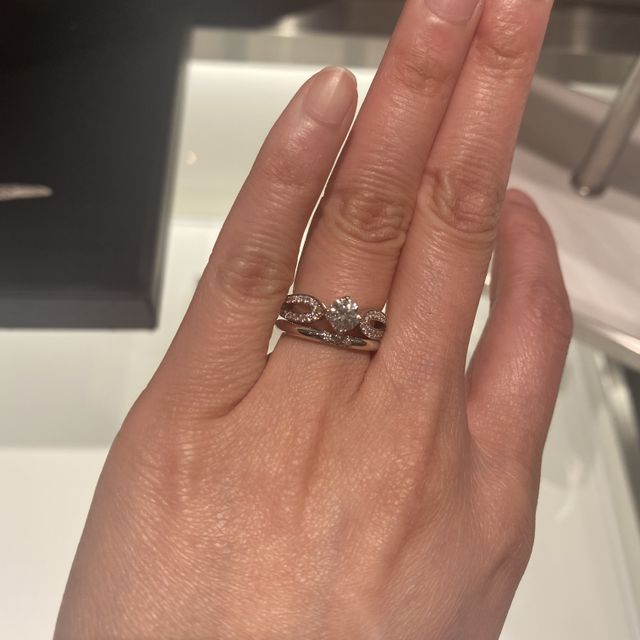 【ティファニー(Tiffany & Co.)の口コミ】 ティファニーの指輪は少し丸みを帯びているものが多く、可愛らしい印象が…