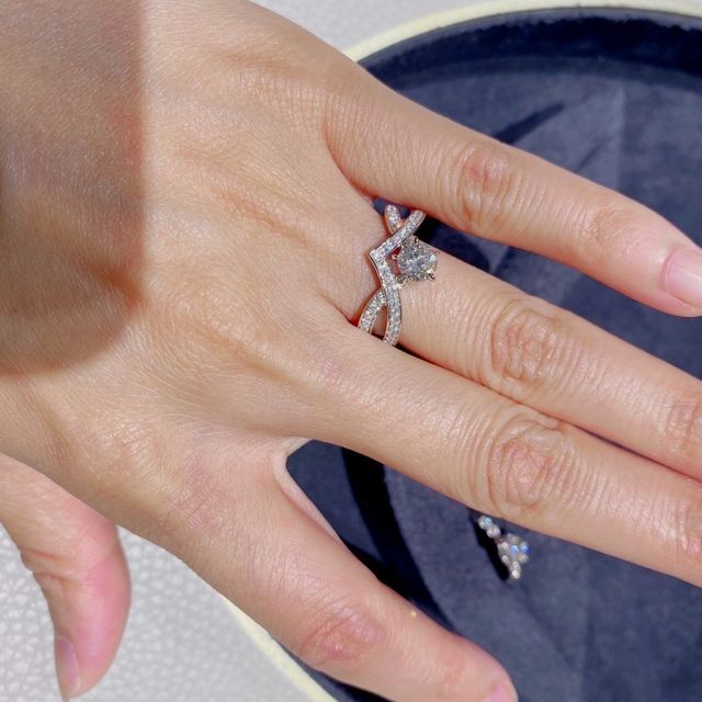 【ショーメ(CHAUMET)の口コミ】 何より圧倒的なデザイン性が、他のブランドとは一線を画すものでした。指…