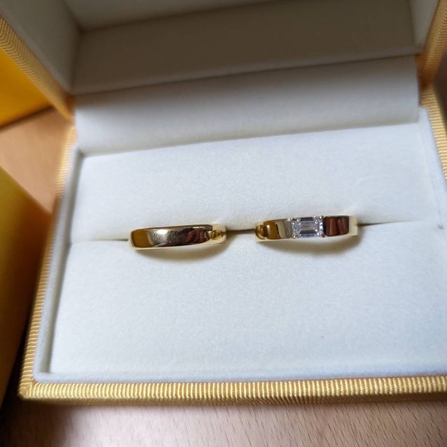 【ケイウノ ブライダル(K.UNO BRIDAL)の口コミ】 エメラルドカットのダイヤモンドとゴールドのシンプルで尚且つオリジナル…