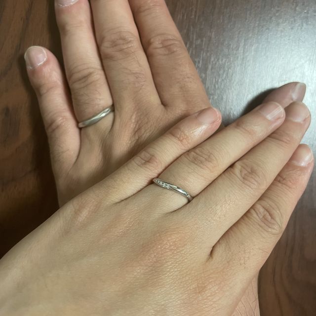 【銀座ダイヤモンドシライシの口コミ】 着け心地が良く、指を曲げても邪魔にならないどころか付けていることも忘…