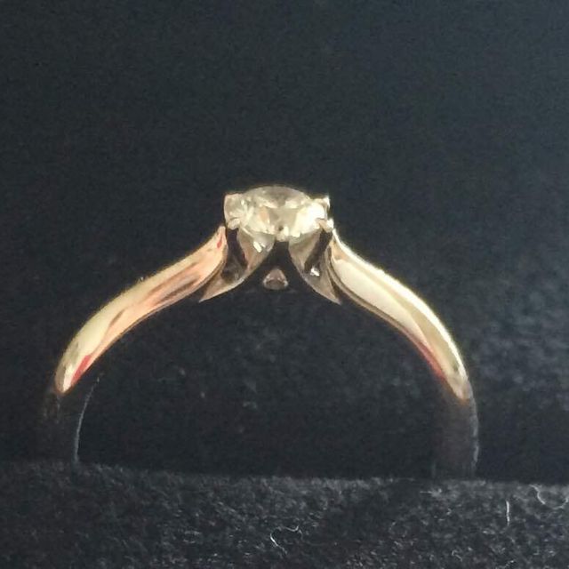 【ラザール ダイヤモンド(LAZARE DIAMOND)の口コミ】 正統派の立て爪のデザインと決めて３～４店舗見て回りました。デザインは…