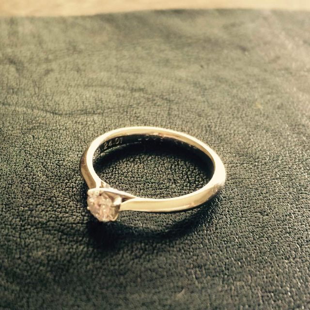 【ラザール ダイヤモンド(LAZARE DIAMOND)の口コミ】 正統派の立て爪のデザインと決めて３～４店舗見て回りました。デザインは…