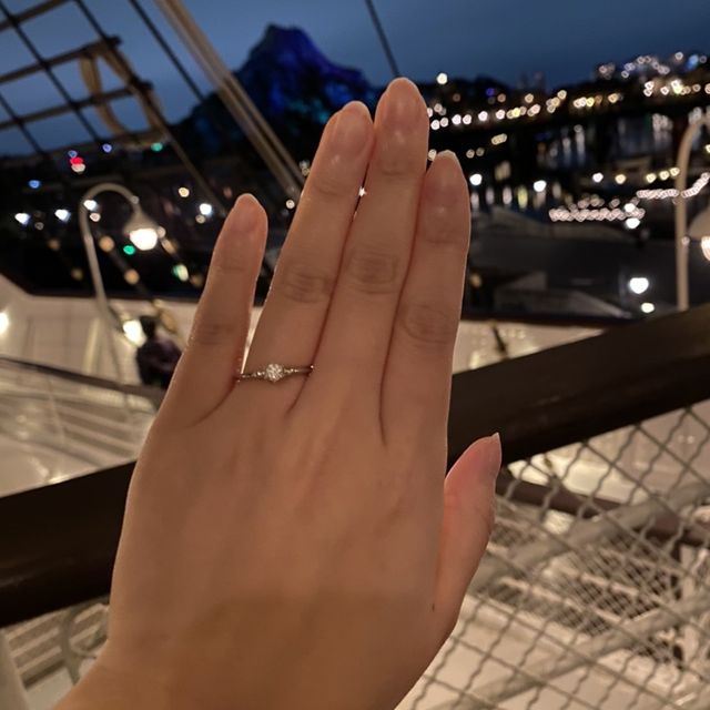 【ケイウノ ブライダル(K.UNO BRIDAL)の口コミ】 デザインに惹かれました。彼女は花が好きなので、花がモチーフになってい…