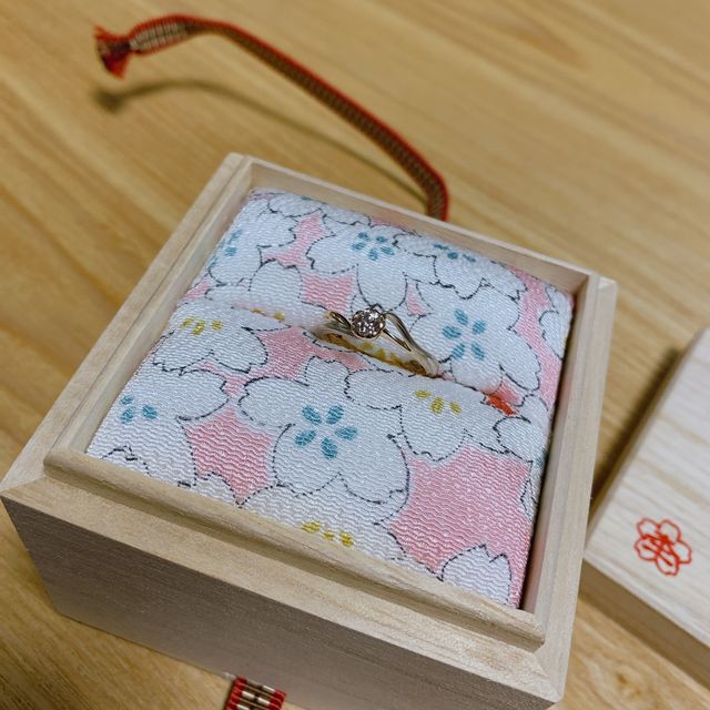 【杢目金屋(もくめがねや)の口コミ】 ・桜が好きなので、桜関連の指輪がないか探しました。探したところ、ドン…