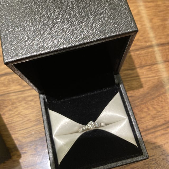 【エクセルコダイヤモンド(EXELCO DIAMOND)の口コミ】 デザインです♡
彼と店員さんと3人で2時間ほど掛けて選びました。
一生に1…