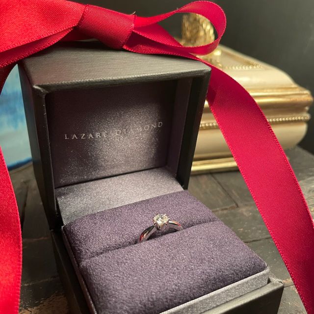 【ラザール ダイヤモンド(LAZARE DIAMOND)の口コミ】 シンプルながらも指が綺麗に見えるもの、予算内でなるべく大きいもので探…