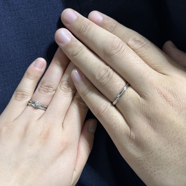 【銀座ダイヤモンドシライシの口コミ】 購入するにあたって、色々な店舗に行きました。婚約指輪をプレゼントして…