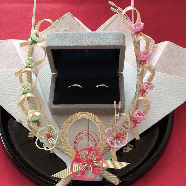 【BRILLIANCE+(ブリリアンスプラス)の口コミ】 婚約指輪を購入した店舗で、婚約指輪と結婚指輪を重ねて付けたいと思って…
