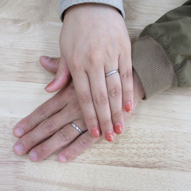 【NEUSPUR(ノイシュプール)の口コミ】 最初はシンプルなプラチナの指輪を探していたのですが、槌目加工なるもの…