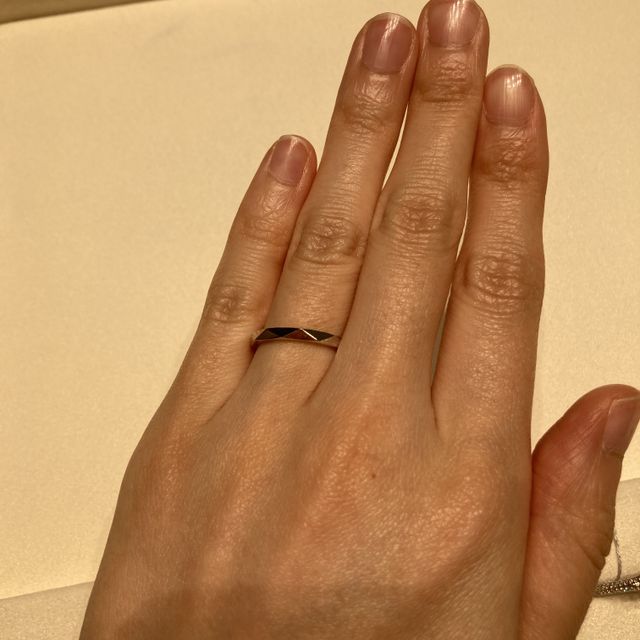 【グラフ(GRAFF)の口コミ】 仕事の都合上派手な結婚指輪は着けられないけど、シンプルすぎると寂しい…
