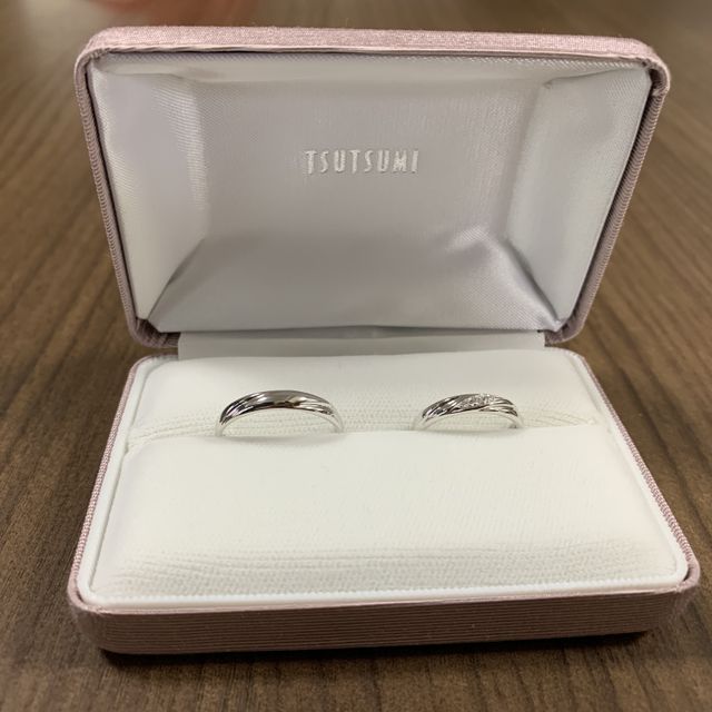 【ジュエリーツツミ(JEWELRY TSUTSUMI)の口コミ】 細すぎる指輪は夫のゴツゴツした指には合わなかったため
ある程度太さがし…