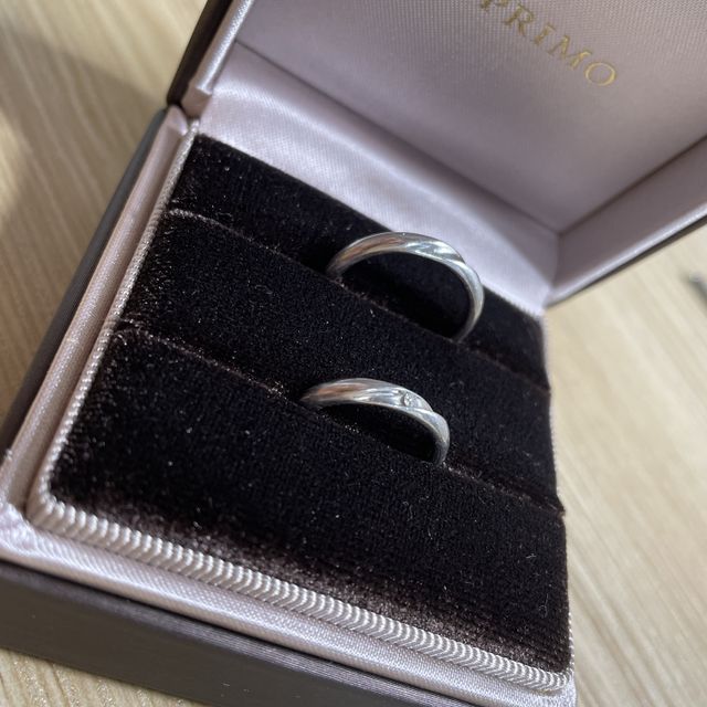 【アイプリモ(I-PRIMO)の口コミ】 一つダイヤが入っている形が好みで選びました。両方共に動きのあるデザイ…