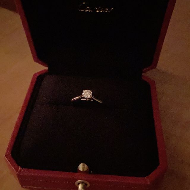 【カルティエ(Cartier)の口コミ】 エタニティのものと迷いました。最終的にはプラチナで、シンプルな王道な…