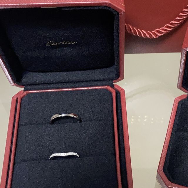 【カルティエ(Cartier)の口コミ】 妻は店舗に行く前から、このデザインがいいときめていたようです。わたし…