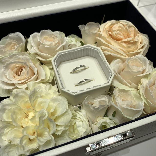 【4℃ BRIDAL(ヨンドシーブライダル)の口コミ】 最初はダイヤモンドがないシンプルな指輪にする予定でした。
折角でしたの…