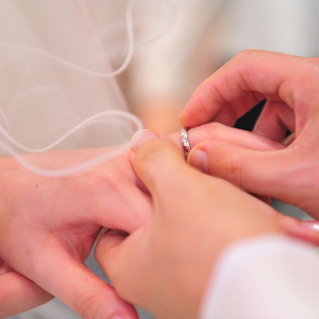 【4℃ BRIDAL(ヨンドシーブライダル)の口コミ】 店舗で見て一目ぼれでした。
一応、ほかの店舗も見たり、日にちを置いて見…