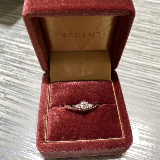 【TRECENTI(トレセンテ)の口コミ】 コスモスの花が好きな為、コスモスがイメージとなっているデザインを見つ…