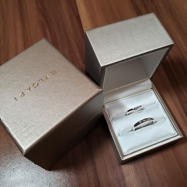 【ブルガリ(BVLGARI)の口コミ】 小さくて細い自分の指のサイズがあった為。少し形がv型になっているところ…